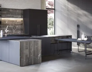 Cucina Design con isola Irori 01 in rovere con top in marmo di Zampieri Cucine