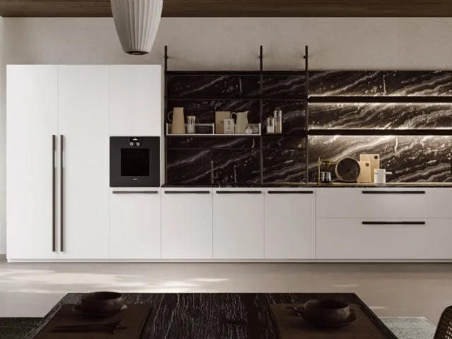 Cucina Design lineare in laccato opaco con maniglie nero satinato e top in pietra Irori 04 di Zampieri Cucine