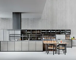 Cucina Design con isola XP 02 in vetro acidato di Zampieri Cucine