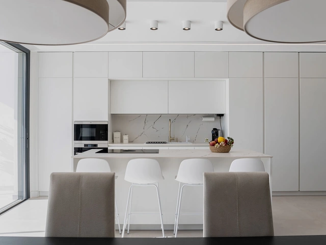 Cucina Moderna con isola All-Around D20 Total White di Doimo Cucine