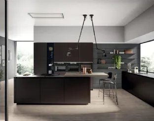 Cucina Moderna con isola in vetro opaco Caffè e penisola in impiallacciato Rovere safari Glass 2 0 di Arredo3
