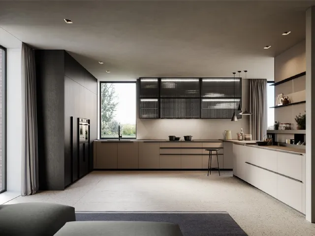 Cucina Moderna angolare Tratto 10 in Pet riciclato, boiserie in legno impiallacciato e pensili in vetro e alluminio di Arredo3