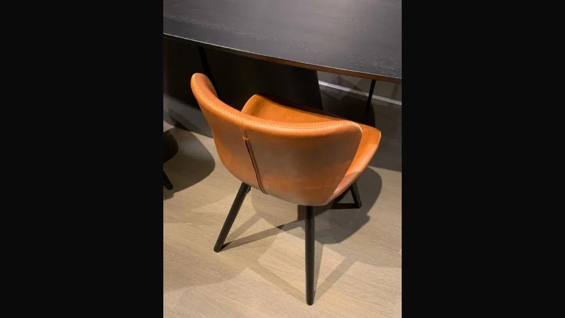 Sedia Devina Nais modello Gloves Cognac