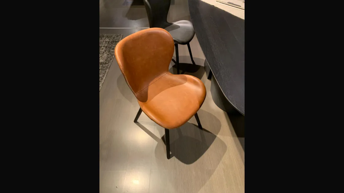 Sedia Devina Nais modello Gloves Cognac