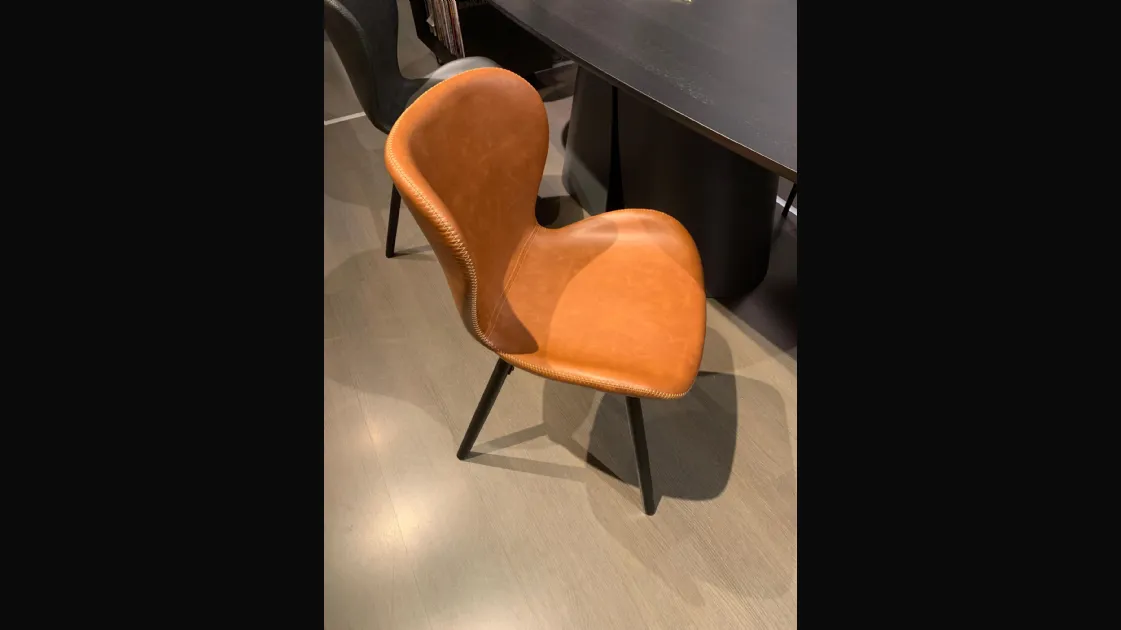 Sedia Devina Nais modello Gloves Cognac