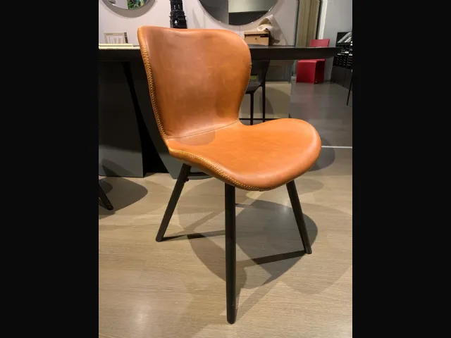 Sedia Devina Nais modello Gloves Cognac