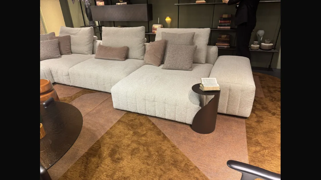 STAND CATTELAN