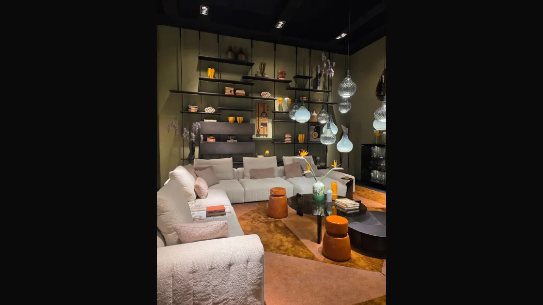 STAND CATTELAN