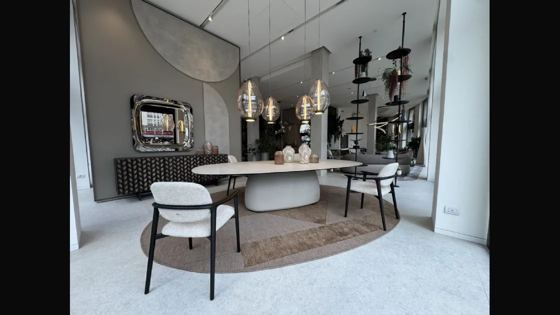 STAND CATTELAN
