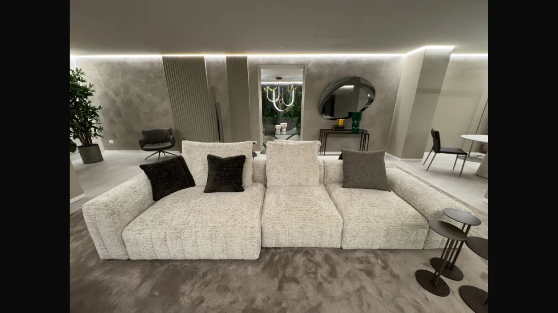 STAND CATTELAN
