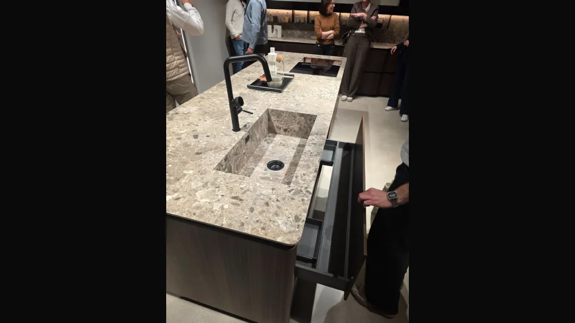 FUORI SALONE NEGOZI ARREDO TRE E PIANCA