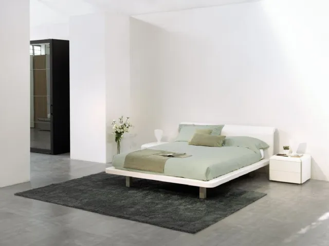 letto in legno bianco