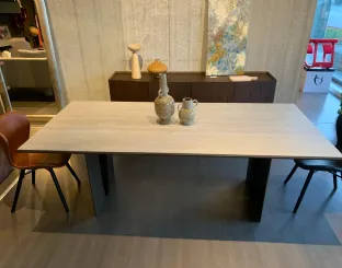 Tavolo Morphis Ceramics di Devina Nais