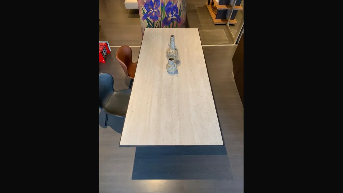 Tavolo Morphis Ceramics di Devina Nais