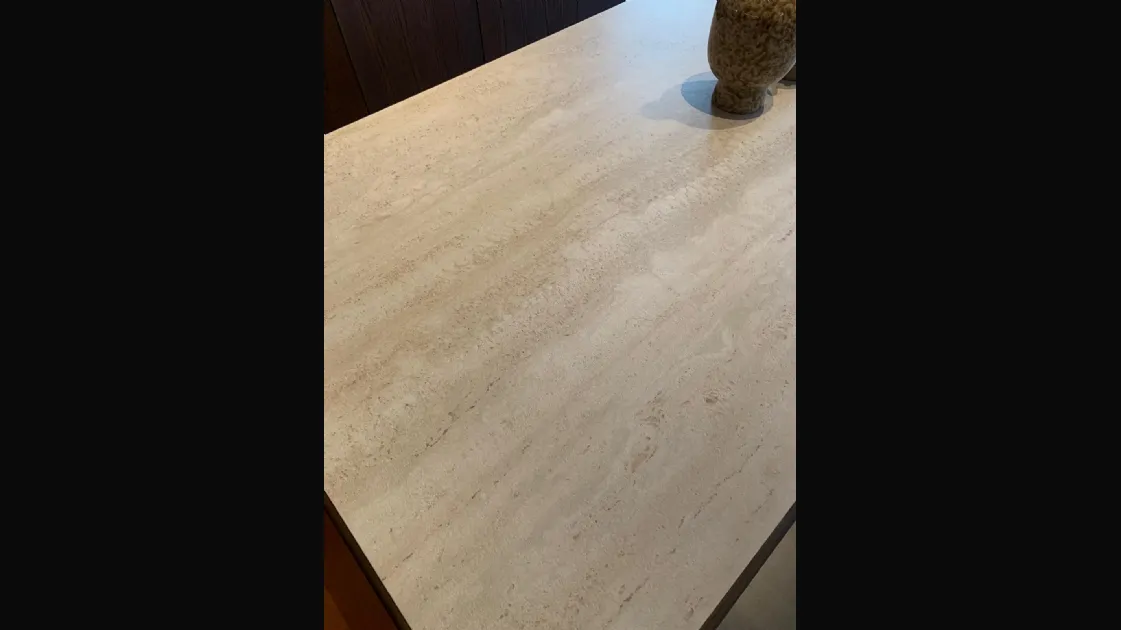 Tavolo Morphis Ceramics di Devina Nais