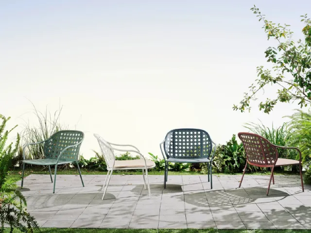 Poltroncina in acciaio Brise di Gervasoni