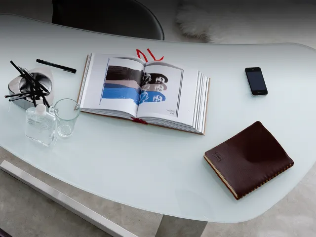 Scrivania da ufficio con piano in vetro Island Cattelan Italia