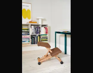 Seduta ergonomica in tessuto imbottito con struttura in legno  Multi di Varier