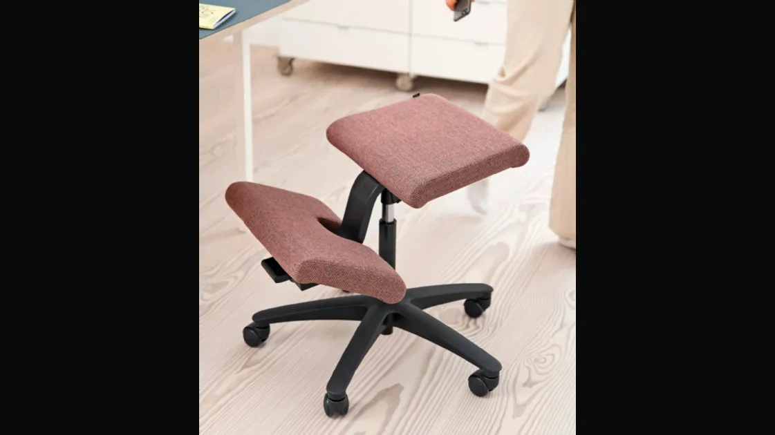 Seduta operativa ergonomica Wing di Varier